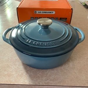 Le Creuset 2 3/4 Qt Dutch Oven (Round)